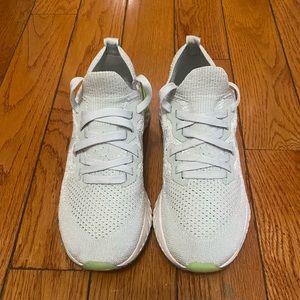 NIKE WMNS EPIC REACT FLYKNIT 2